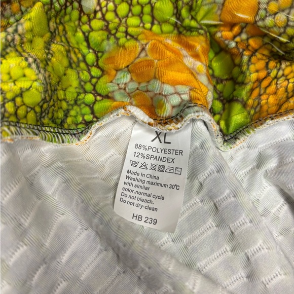 Vibrant Green and Orange Patterned Leggings with Booty Scrunch size XL - Picture 4 of 5